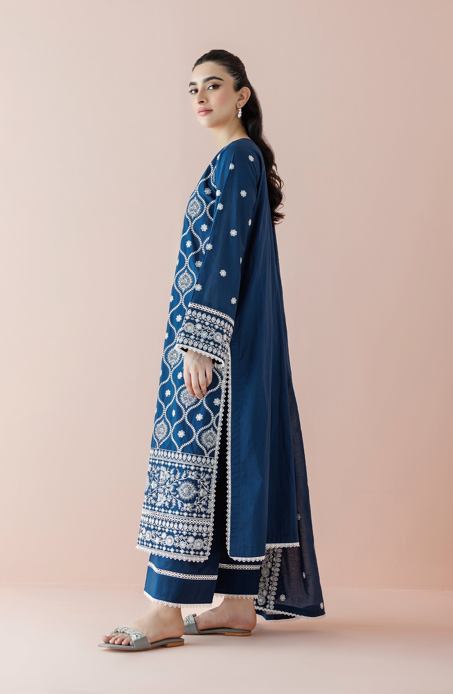 Stitched 3 Piece Embroidered Cambric Shirt , Cambric Pant and Doria Lawn Dupatta (WRFC24S-3005)