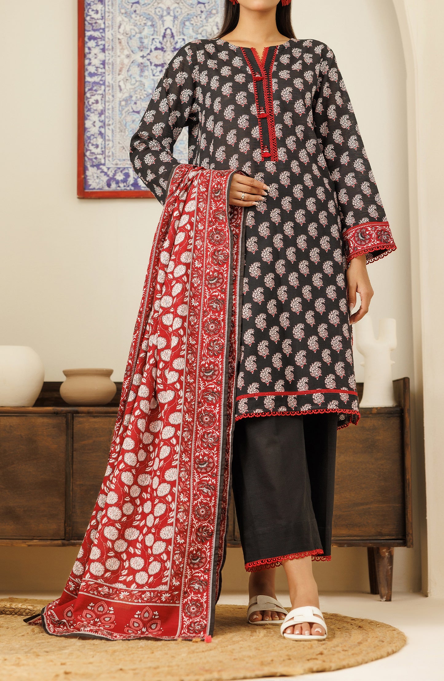 Unstitched 3 Piece Printed Khaddar Shirt , Khaddar Pant and Khaddar Dupatta (OTL-24-367/U BLACK)