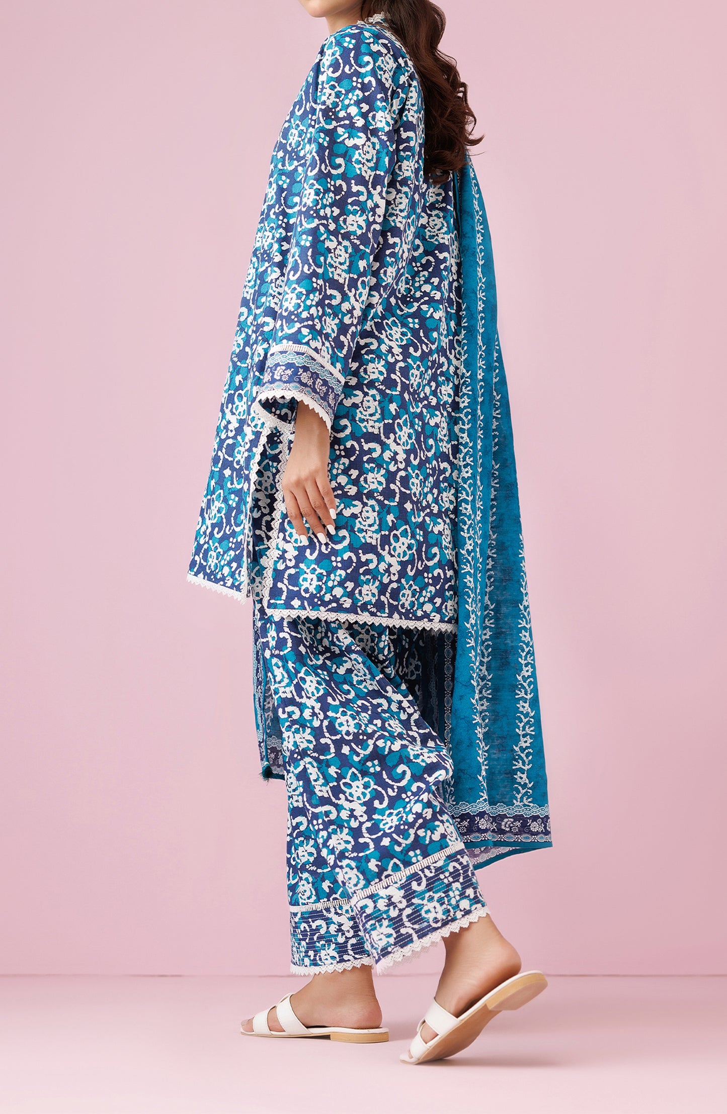 Unstitched 3 Piece Printed Khaddar Shirt , Khaddar Pant and Khaddar Dupatta (OTL-24-428/U BLUE)