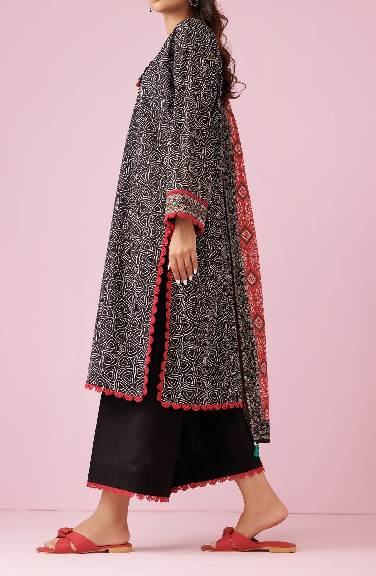 Unstitched 3 Piece Printed Khaddar Shirt , Khaddar Pant and Khaddar Dupatta (OTL-24-308/U BLACK)