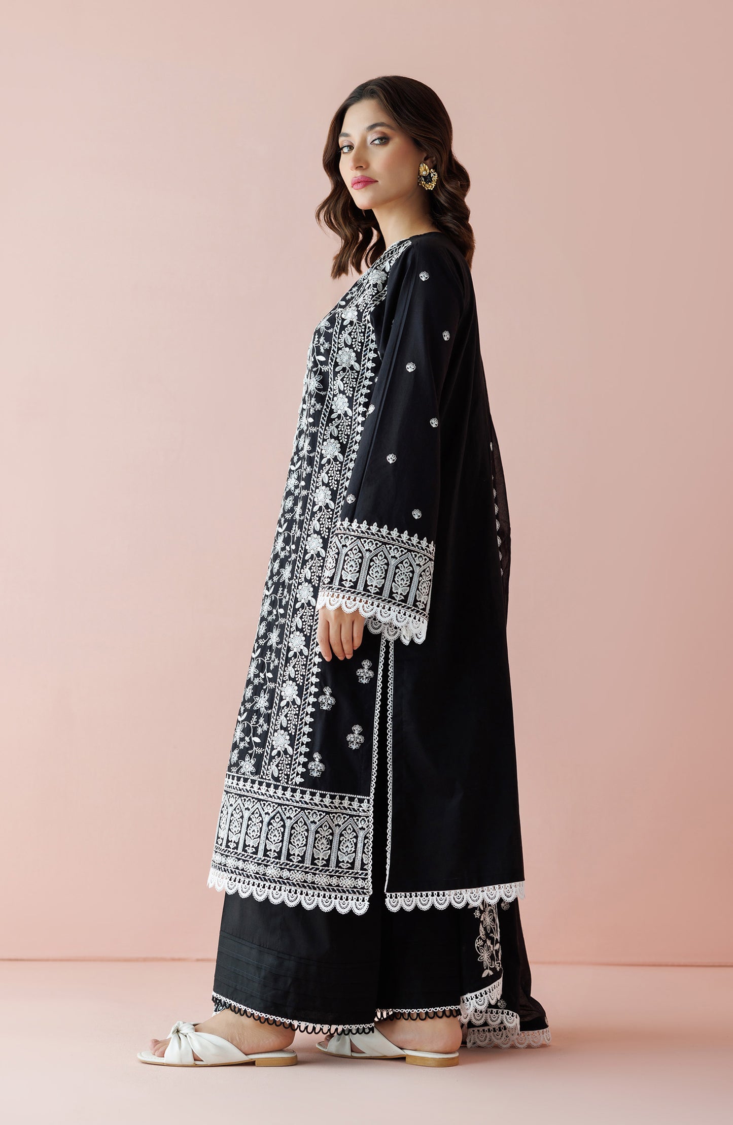 Unstitched 3 Piece Embroidered Lawn Shirt , Cambric Pant and Lawn Dupatta (WRFC24S-3004/U BLACK)