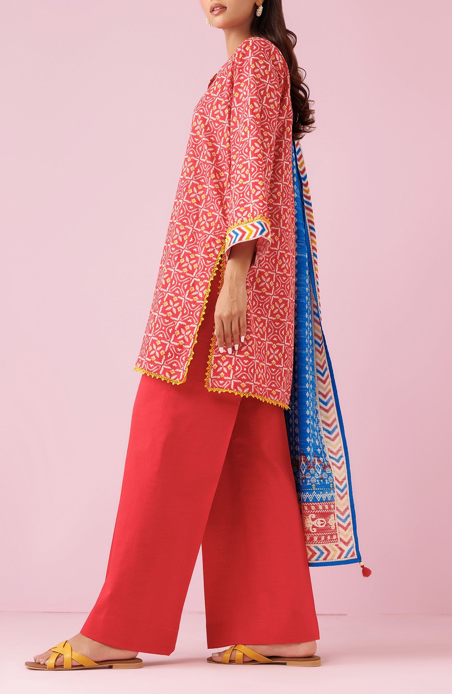 Unstitched 3 Piece Printed Khaddar Shirt , Khaddar Pant and Khaddar Dupatta (OTL-24-309/U RED)