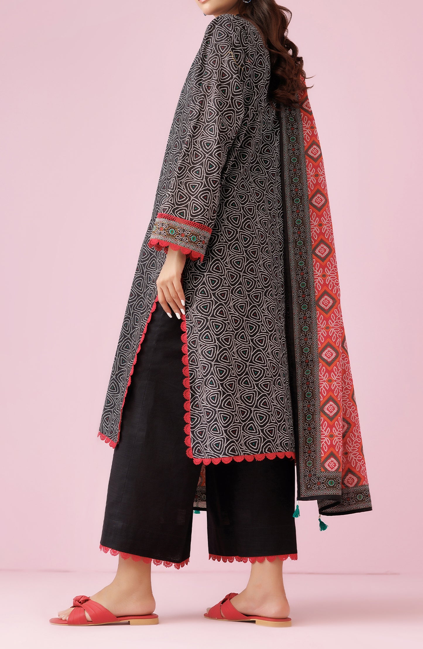 Unstitched 3 Piece Printed Khaddar Shirt , Khaddar Pant and Khaddar Dupatta (OTL-24-308/U BLACK)