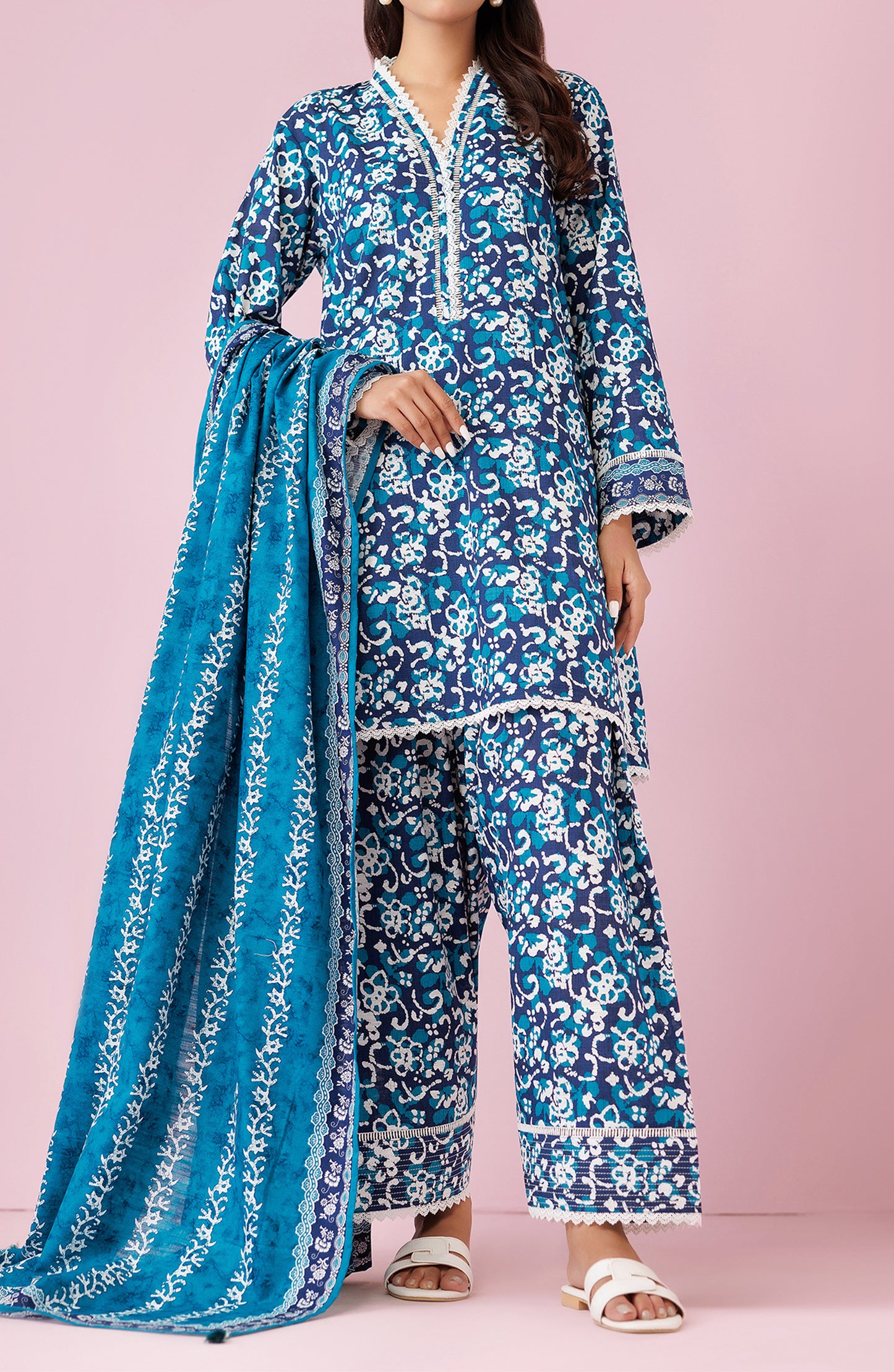 Unstitched 3 Piece Printed Khaddar Shirt , Khaddar Pant and Khaddar Dupatta (OTL-24-428/U BLUE)