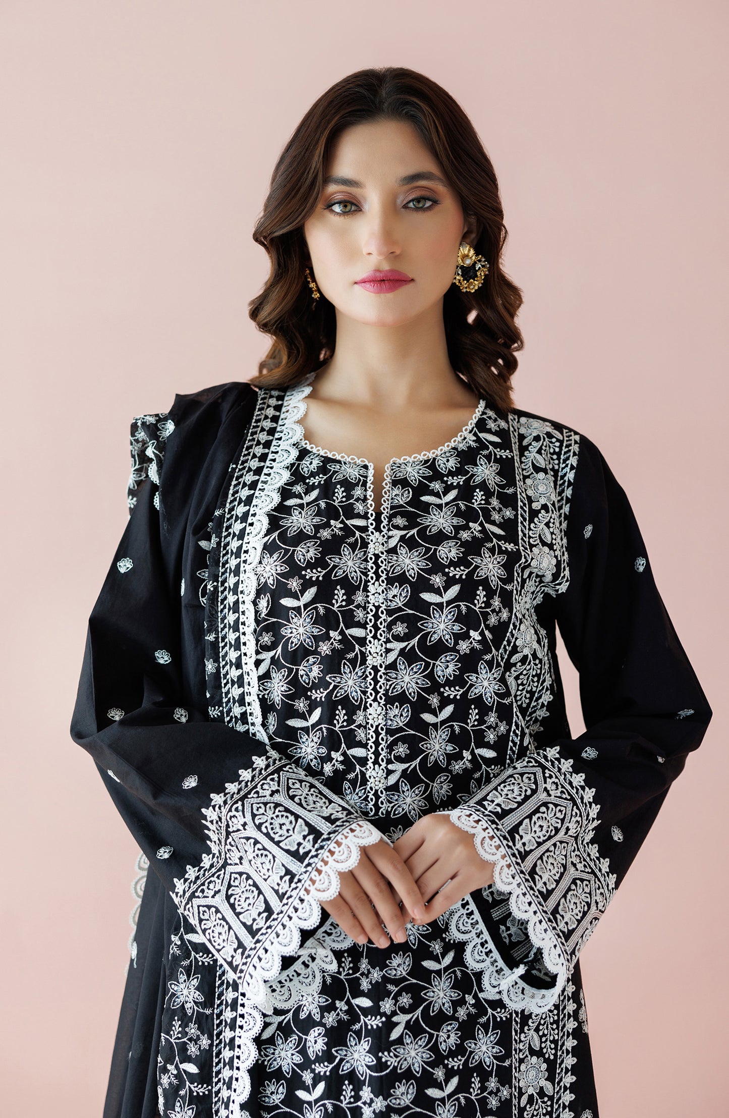 Unstitched 3 Piece Embroidered Lawn Shirt , Cambric Pant and Lawn Dupatta (WRFC24S-3004/U BLACK)