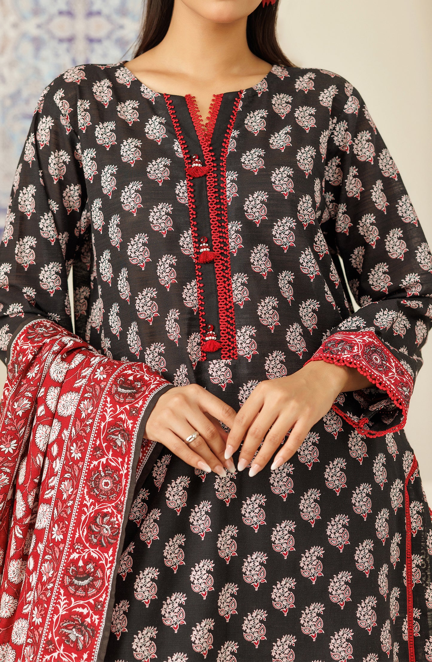 Unstitched 3 Piece Printed Khaddar Shirt , Khaddar Pant and Khaddar Dupatta (OTL-24-367/U BLACK)