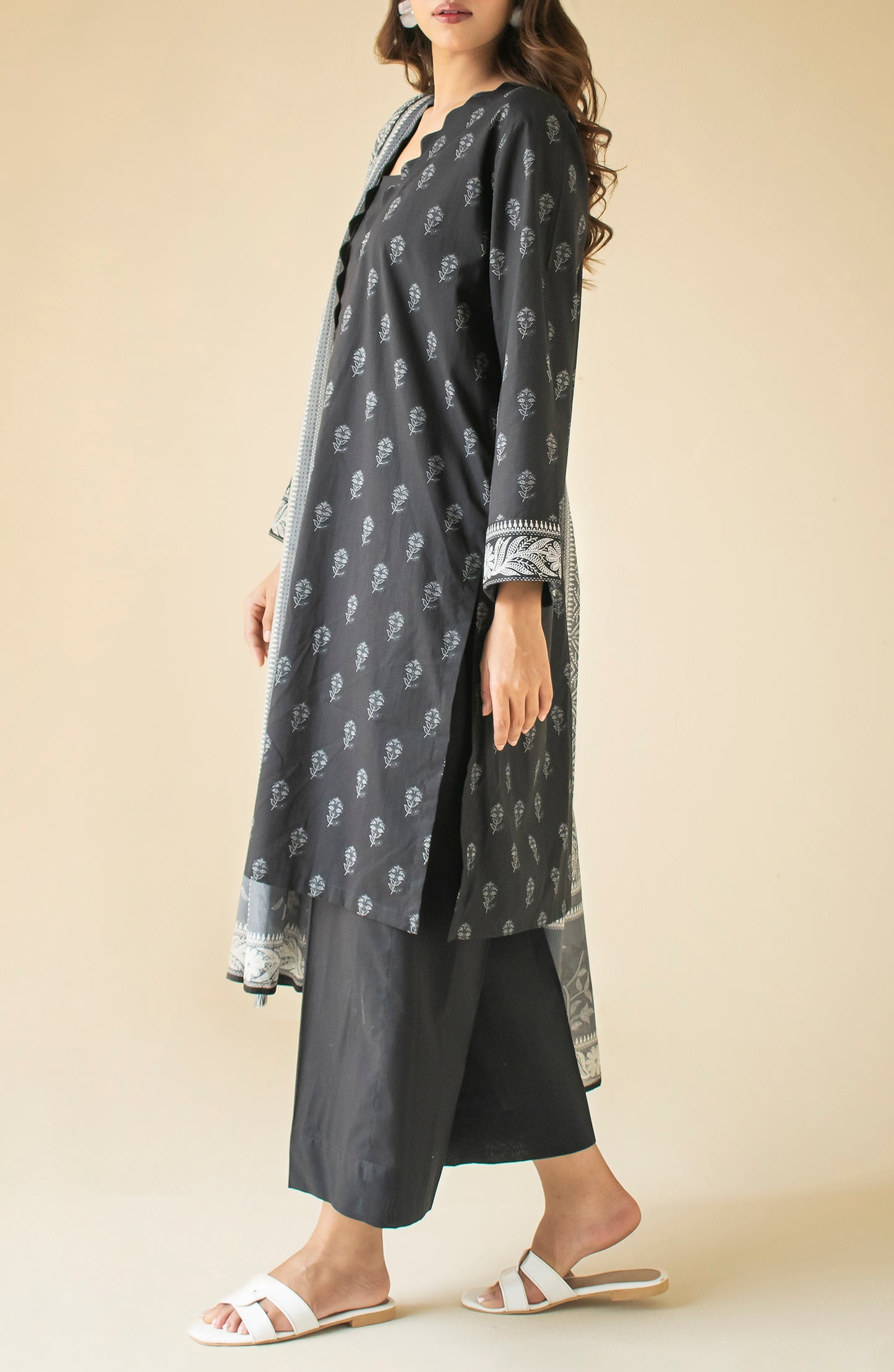 Unstitched 3 Piece Printed Cotton Viscose Shirt , Cotton Viscose Pant and Lawn Dupatta (OTL-24-116/U BLACK)