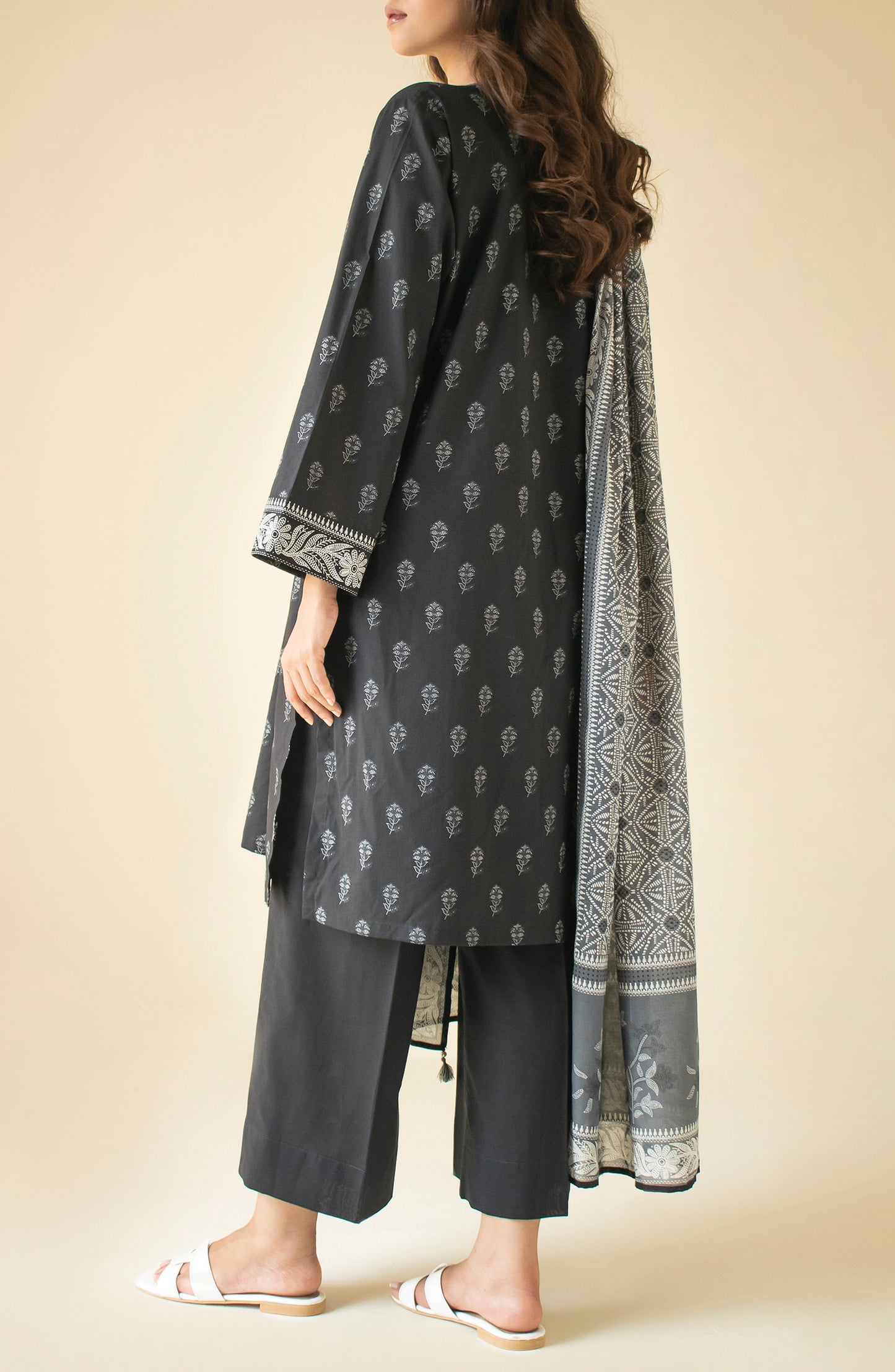 Unstitched 3 Piece Printed Cotton Viscose Shirt , Cotton Viscose Pant and Lawn Dupatta (OTL-24-116/U BLACK)