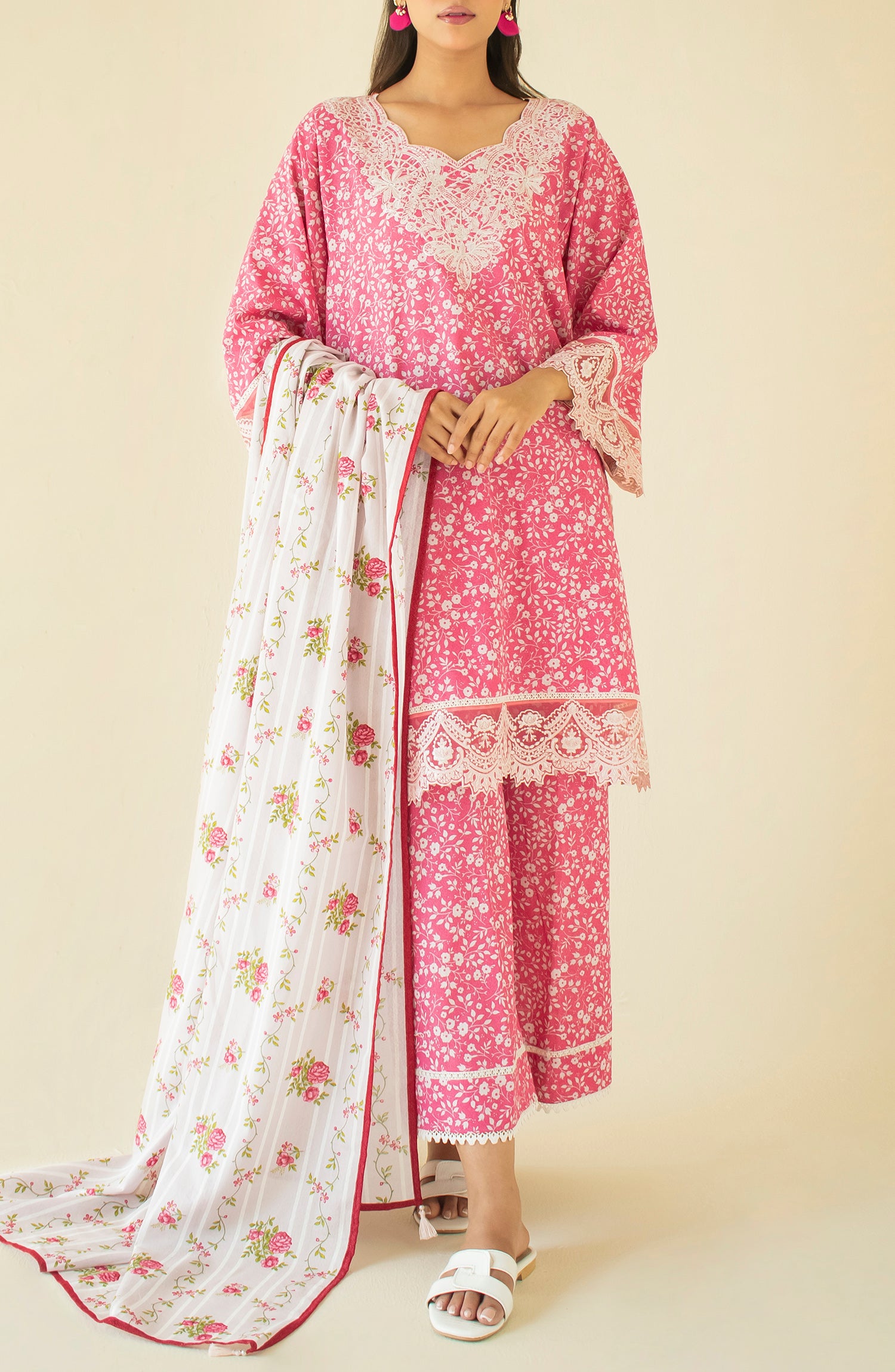 Unstitched 3 Piece Embroidered Karandi Shirt , Karandi Pant and Karandi Dupatta (OTL-24-479/U PINK)