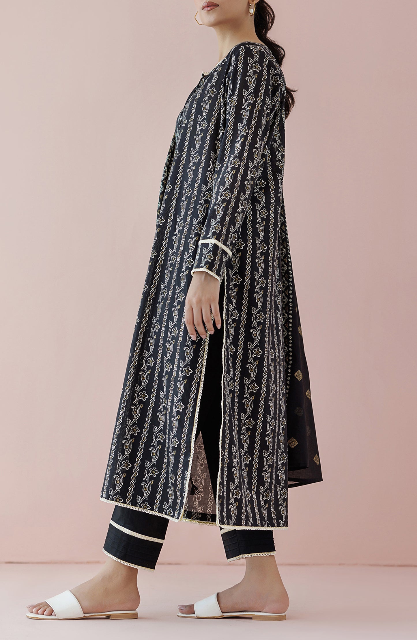 Stitched 3 Piece Printed Lawn Shirt , Cambric Pant and Lawn Dupatta (OTL-24-140/S BLACK)