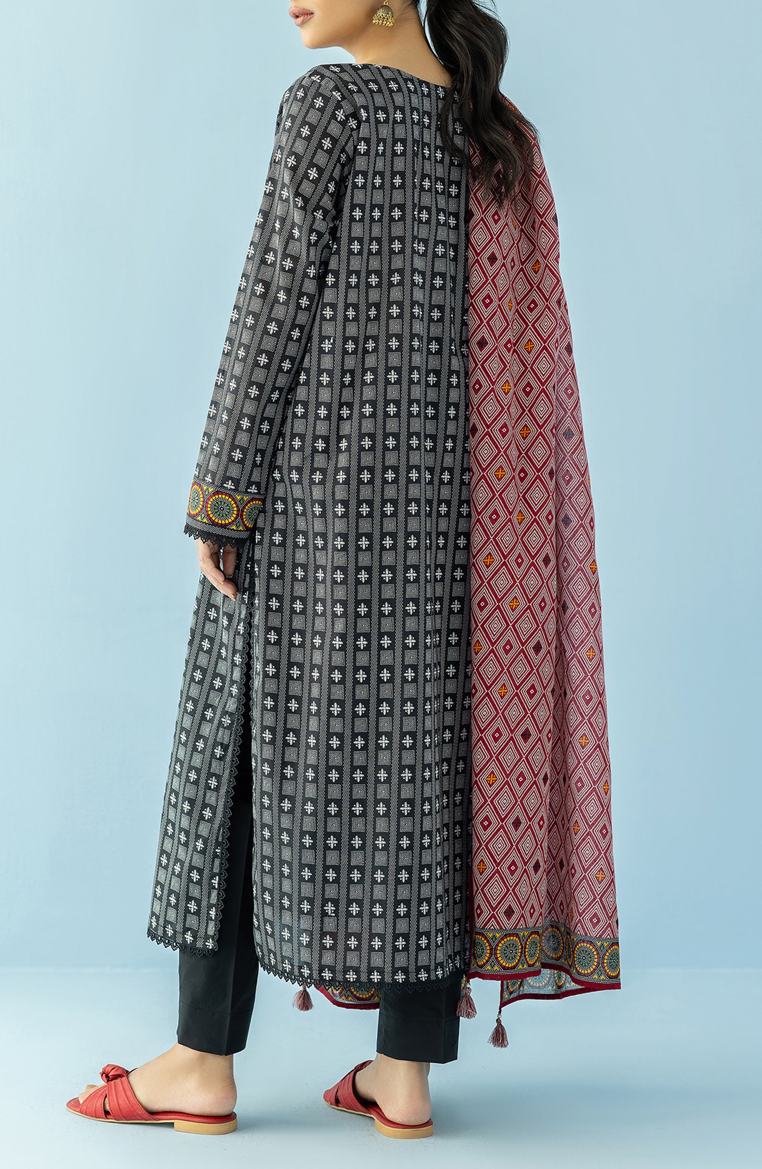 Unstitched 3 Piece Printed Lawn Shirt , Cambric Pant and Lawn Dupatta (OTL-24-085/U BLACK)