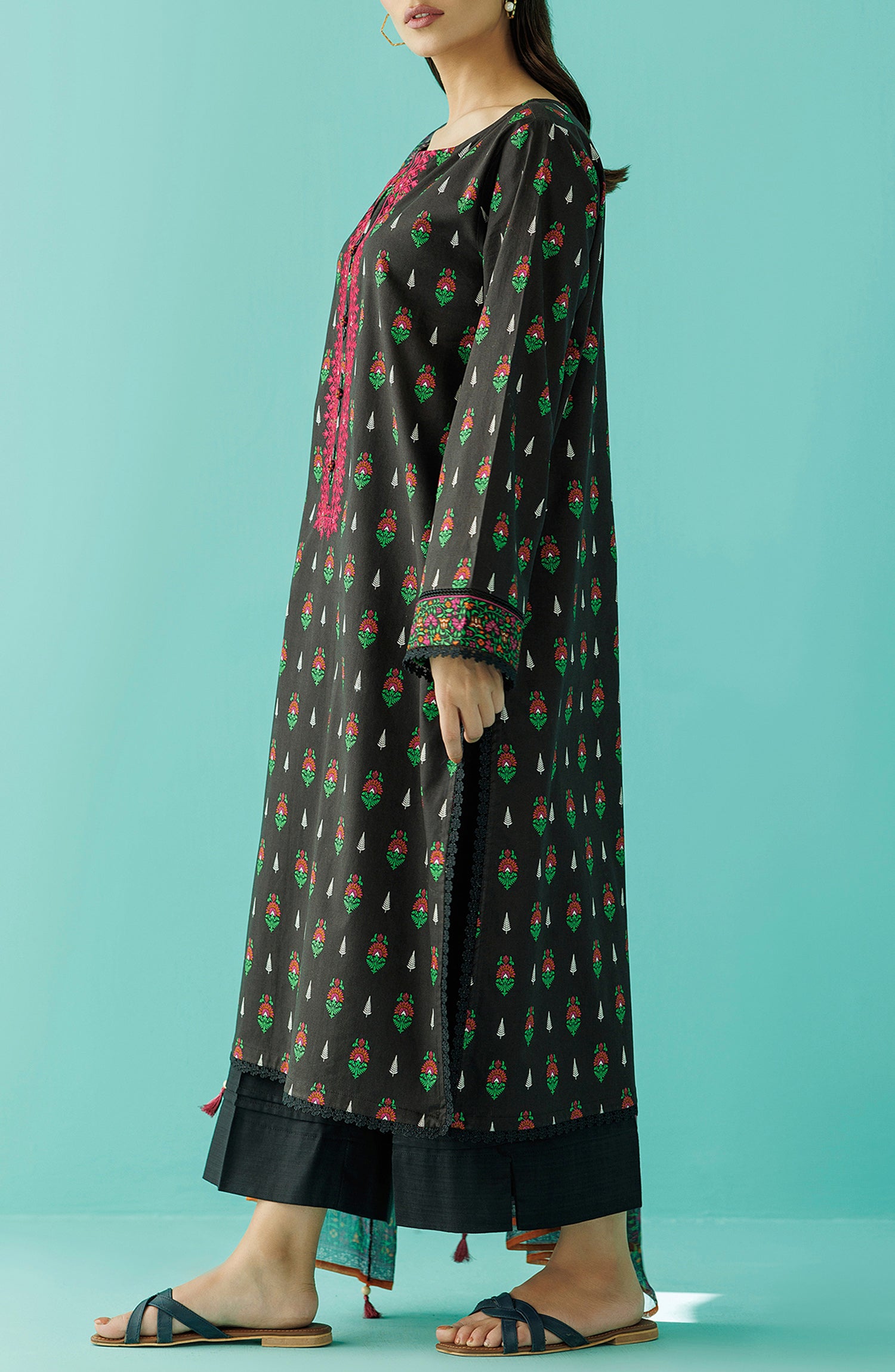 Stitched 2 Piece Premium Embroidered Casual Lawn Shirt and Kitonic Chiffon Dupatta (NRDS-24-013/S BLACK)